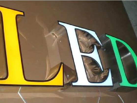 博爱介绍LED招牌的基础知识。